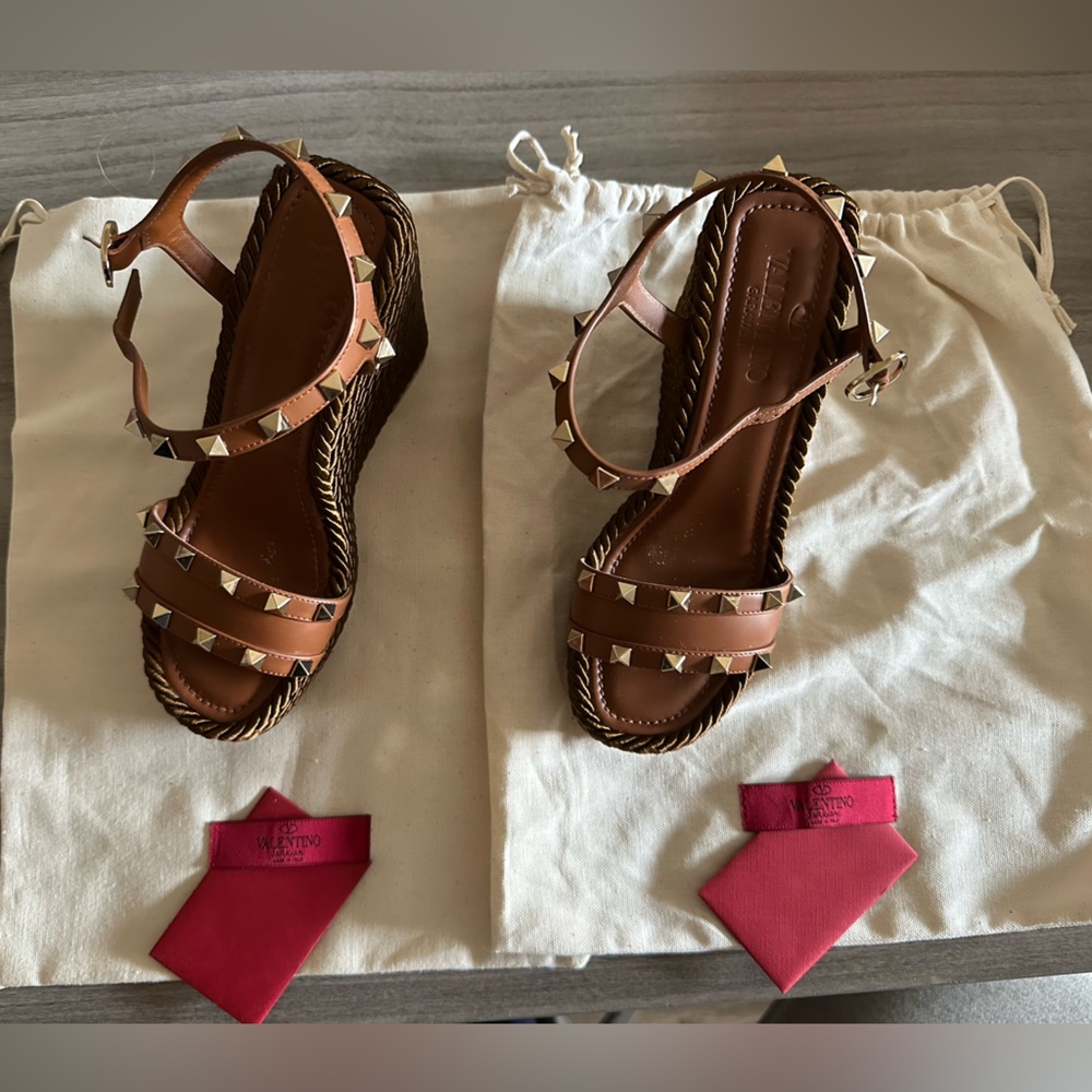 Valentino Garavani
Rockstud leather wedge sandals